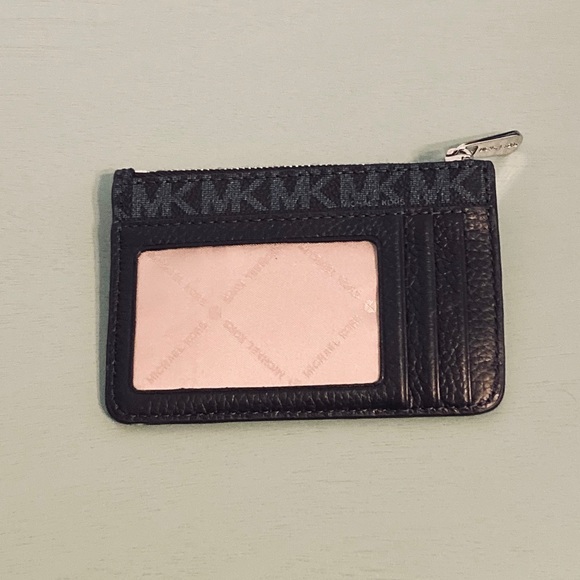 Michael Kors - Picture 2 of 3